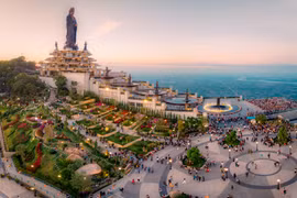 Ngày 18/1/2025, nhiều phần quà giá trị đón chờ du khách trong dịp kỷ niệm 5 năm khai trương cáp treo núi Bà Đen