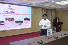 Cán bộ nhân viên EVNHANOI quyên góp ủng hộ đồng bào miền Trung khắc phục thiên tai, lũ lụt