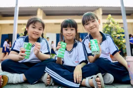 Vinamilk khởi động Quỹ sữa Vươn cao Việt Nam năm 2025 đúng dịp kỷ niệm 50 năm đất nước thống nhất