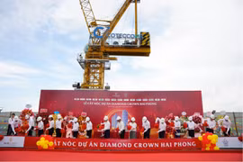 Biểu tượng kiến trúc của thành phố Cảng Hải Phòng chính thức làm lễ cất nóc