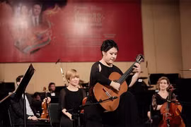 Màn biểu diễn ‘xuất thần’ của nữ nghệ sỹ guitar nổi tiếng thế giới Bokyung Byun tại buổi hòa nhạc của SSO