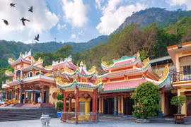 Khám phá hệ thống tâm linh trên ‘nóc nhà Nam Bộ’
