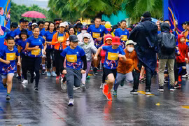 Bùng nổ ngày hội thể thao đầu tiên bên bờ biển giữa trung tâm Thủ đô