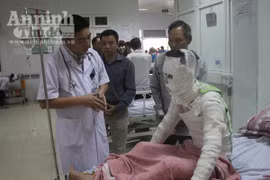 Clip: Công nhân bị bỏng nặng sau vụ nổ nồi hơi tại Nghệ An