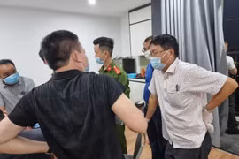 Hà Nội: Nhập cảnh trái phép, 11 người Trung Quốc cố thủ trong căn hộ chung cư