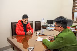 Tăng ga đâm thẳng vào chiến sỹ Cảnh sát khi bị yêu cầu dừng xe máy để kiểm tra