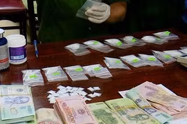 Bắt 'đầu nậu' ma túy, thu nhiều hung khí nguy hiểm