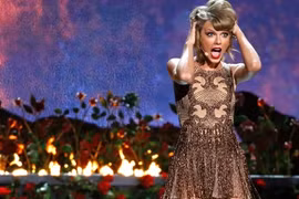 Lộ ảnh “nude” của ca sĩ Taylor Swift?