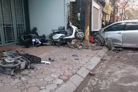 Khẩn trương điều tra, làm rõ vụ xe camry đâm chết 3 người trên phố Ái Mộ