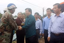 Phó Thủ tướng Trịnh Đình Dũng kiểm tra công tác khắc phục mưa lũ tại Quảng Ngãi