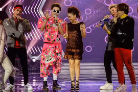 Thu Minh bị Monstar, Anh Duy lôi kéo lên biểu diễn phụ họa