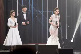 Chi Pu bất ngờ đoạt giải "Rising Star – Nghệ sĩ mới Châu Á" tại Hàn Quốc