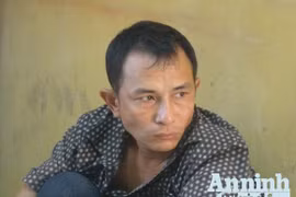 Đại lý bán lẻ ma túy chuyên “giao dịch” qua khe cửa
