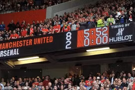 Sir Alex “sợ” Arsenal trả thù 
