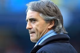 Ở lại Man City, HLV Mancini nhận mức lương "trên trời"