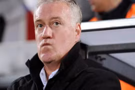 HLV Deschamps đồng ý ngồi "ghế nóng"