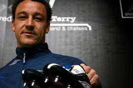 Terry bị Umbro cắt hợp đồng
