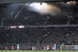 Manchester United gian dối về lượng cổ động viên