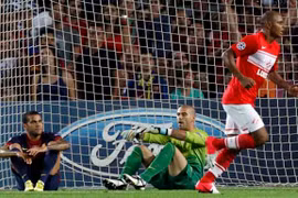 Barca may mắn thoát thua trước Spartak