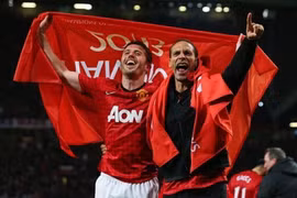 HLV David Moyes "sung sướng" vì Ferdinand ký hợp đồng mới