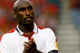 Sol Campbell tuyên bố treo giày