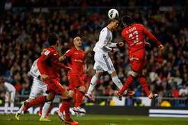 Ronaldo ghi bàn 350, Real Madrid đại thắng Mallorca