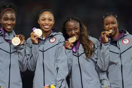 Đội chạy 4x100m Mỹ phá kỷ lục thế giới