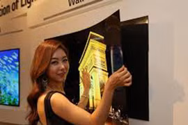  Màn hình siêu mỏng dày chưa đến 1mm.