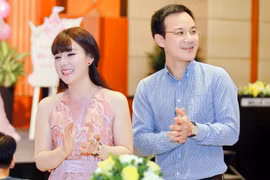 Bùi Lê Mận đẹp ngỡ ngàng sau một năm ở ẩn sinh con ​