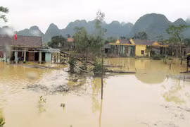 Hà Tĩnh - Quảng Bình ngập chìm trong lũ