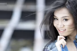 Người đứng ngoài... Showbiz