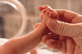 Cha mẹ bị nhiễm HIV: Làm thế nào để con sinh ra khỏe mạnh?