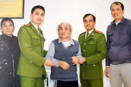 Cụ ông 80 tuổi bị lạc và tấm lòng những chiến sỹ Công an
