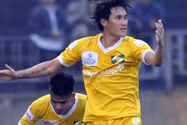 Công Vinh ở lại SLNA: Trả nợ!