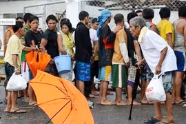 Nỗi đau từ vùng bão Haiyan “hủy diệt”