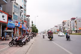 Quận Long Biên đón nhận Huân chương Lao động hạng Nhất