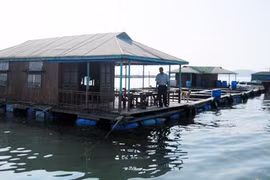 Làng nổi nơi cửa sông Cái Mắm