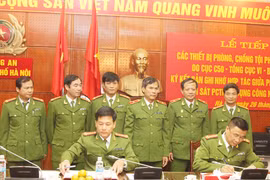 Tiếp nhận thiết bị phòng, chống tội phạm công nghệ cao