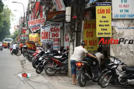 Làm giả giấy tờ, lừa đảo chiếm đoạt ôtô