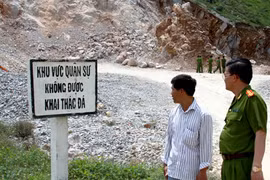 Bắt 2 đối tượng đột nhập khu vực quân sự khai thác đá