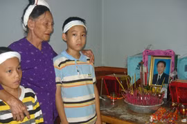 Chú rể chết tại nhà cô dâu trước ngày cưới, hai đứa trẻ mồ côi