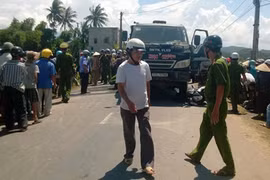Xe chở cát tông 2 người thiệt mạng