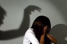 Giả vờ làm người hùng “lừa bán cháu gái 16 tuổi”
