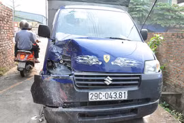 Ôtô gây tai nạn liên hoàn trên đường Bắc Thăng Long