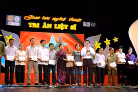 Đêm giao lưu nghệ thuật, tri ân liệt sĩ "Mẹ đã có cả nước non"