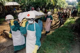 Thêm một quốc gia đóng cửa biên giới vì dịch Ebola