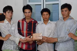 Trai bản giấu hêrôin trong túi rau rừng