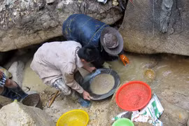 Thêm 2 xã bị “quặng tặc” đào bới ở Khánh Hòa