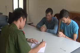 Bắt 2 đối tượng trộm cắp 2 bộ máy tính của trường mầm non
