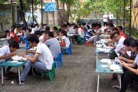 Những suất cơm tình nghĩa gửi đến sĩ tử thi đại học